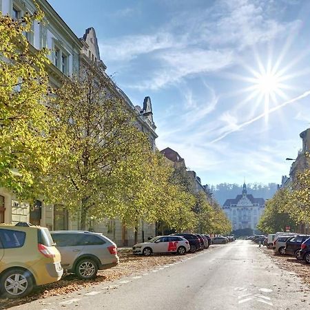 Velky 3-Loznicovy Byt Praha 8 Karlinアパートメント エクステリア 写真