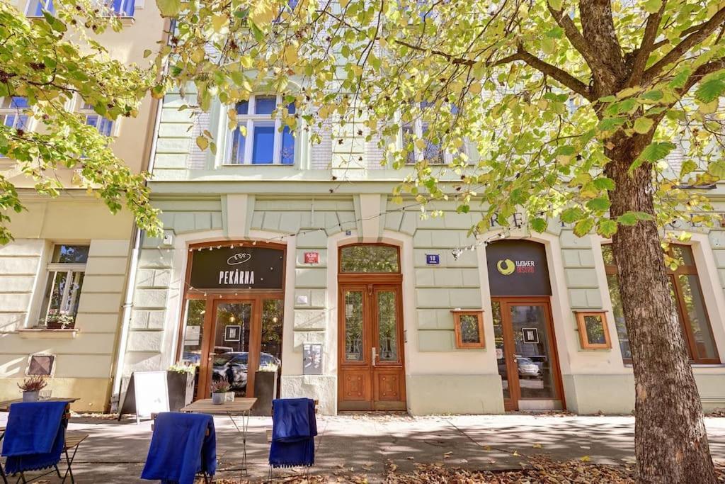 Velky 3-Loznicovy Byt Praha 8 Karlinアパートメント エクステリア 写真